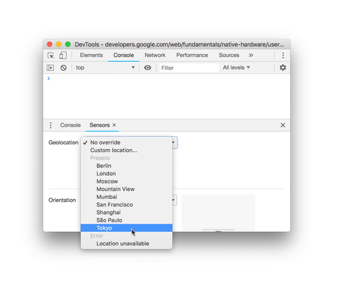 Chrome DevTools 的 Sensors 面板，將地理位置模擬為東京